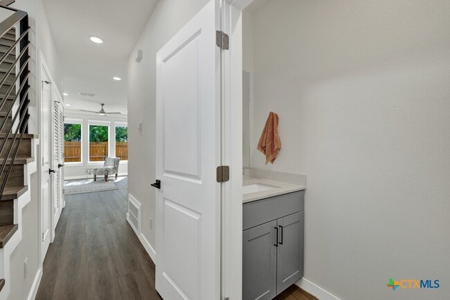 Photo - 104 Creekside Trail