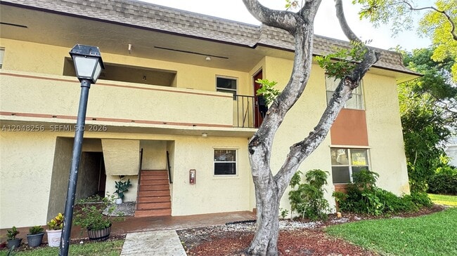 Building Photo - 5525 N Lakewood Cir Unit 215