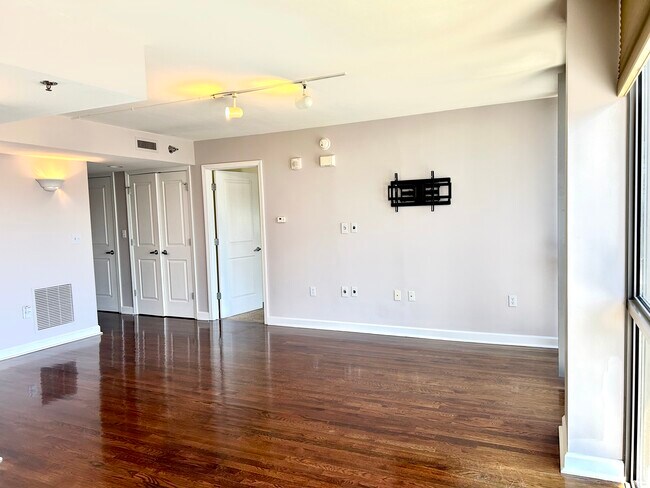 Photo - 600 Admiral Blvd Unit 1104