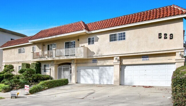 Photo - 529 Montana Ave - 5 blocks to the beach in...