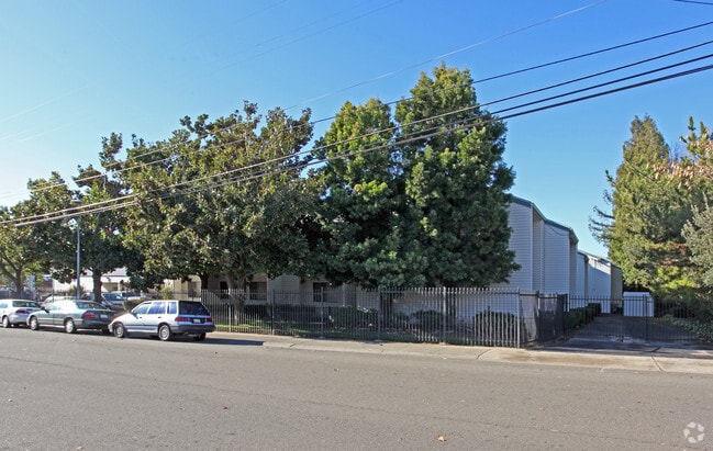 Albert Einstein Residence Center Apartments For Rent in Sacramento, CA