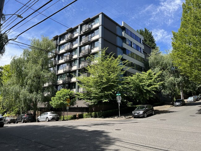 Building Photo - 1Bd/1Ba Home in Goose Hollow neighborhood ~ Secured Garage Parking and Additional Storage Unit 602