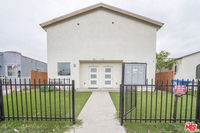 Building Photo - 831 E 83rd St Rental
