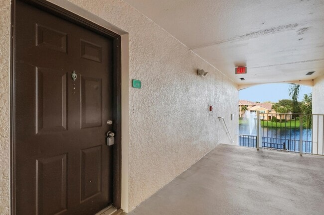 Photo - 181 SW Palm Dr Unit 304