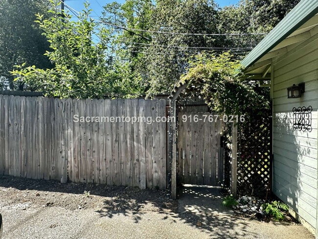 Photo - 1283 Live Oak Ln