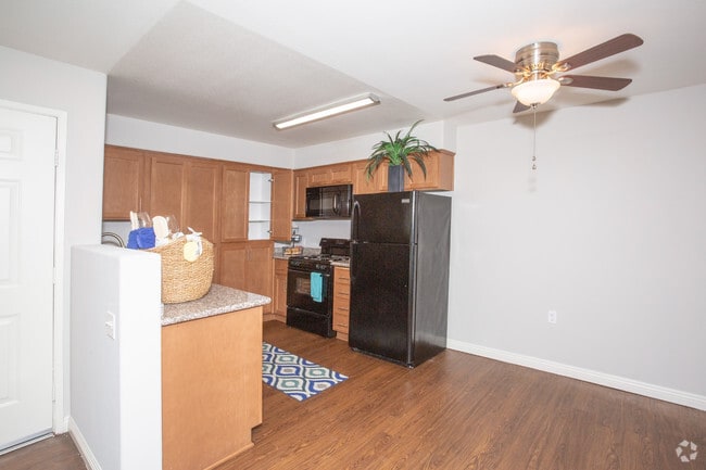1 BR, 1 BA - Santa Cruz