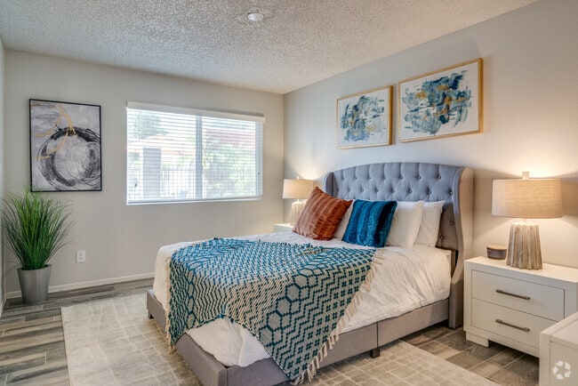 2BR, 2BA - 844SF
