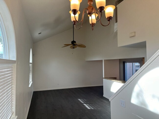 Photo - 110 E Lang St Unidad B