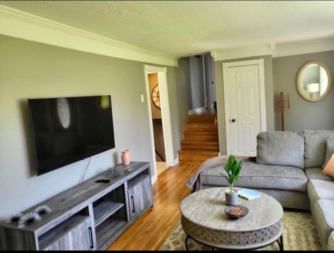 202 Edgewater Dr