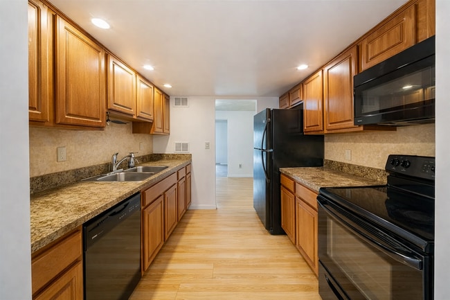 Photo - 7528 Buttercup Rd