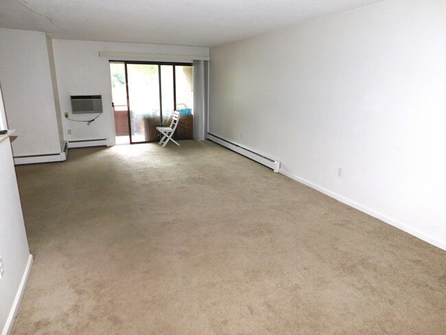 Building Photo - 85 Oxbow Dr Unit APT C3