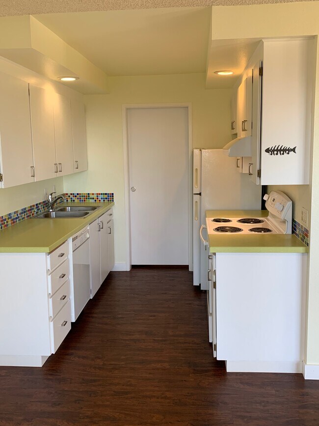 Updated Kitchen with Huge Walk-in Pantry - 45 Eagle Crest Dr