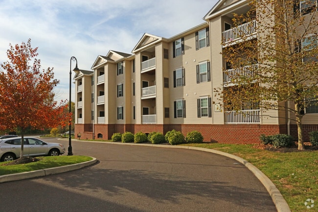 The Pointe at River Glen