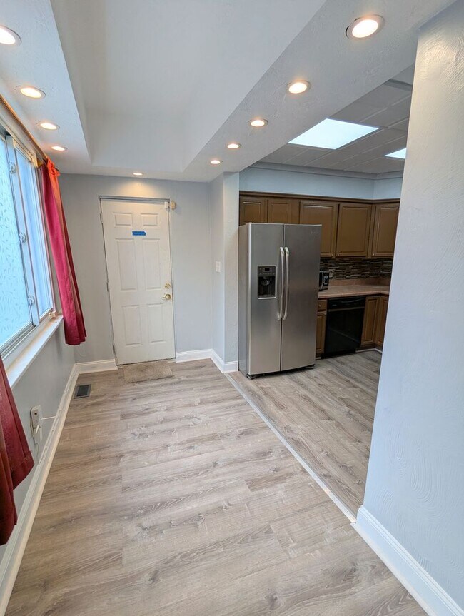 Photo - Spacious 4 Bedroom 2 Full Bathroom Home (Perry South)