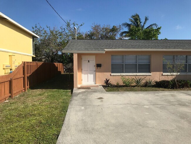 Building Photo - 1360 Carlton Ct Unit 1360 A Carlton Ct