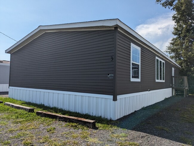 Building Photo - 1401 Transmitter Rd Rental