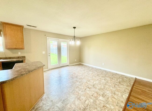 Photo - 142 Vancouver Rd