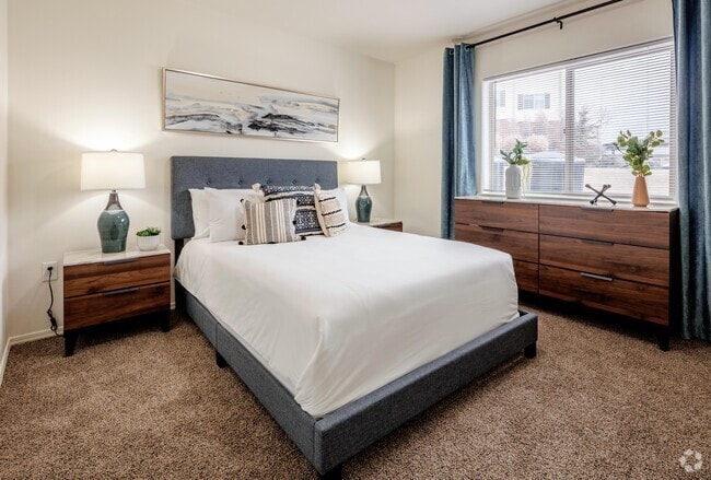 1BR, 1BA - 693SF