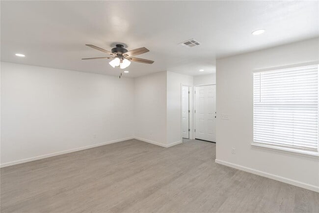 Photo - 787 NE 4th St