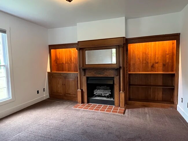 Photo - 723 E 10th St