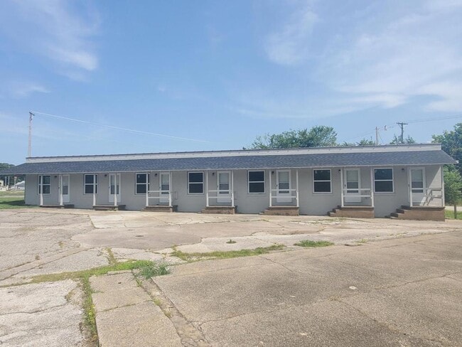 Building Photo - 1104 W Broadway St Rental