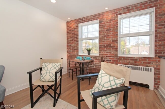 Photo - 378 Claremont Ave Unidad 3