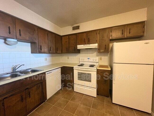 Photo - 933 S Wildan Ave Unit Apt #26