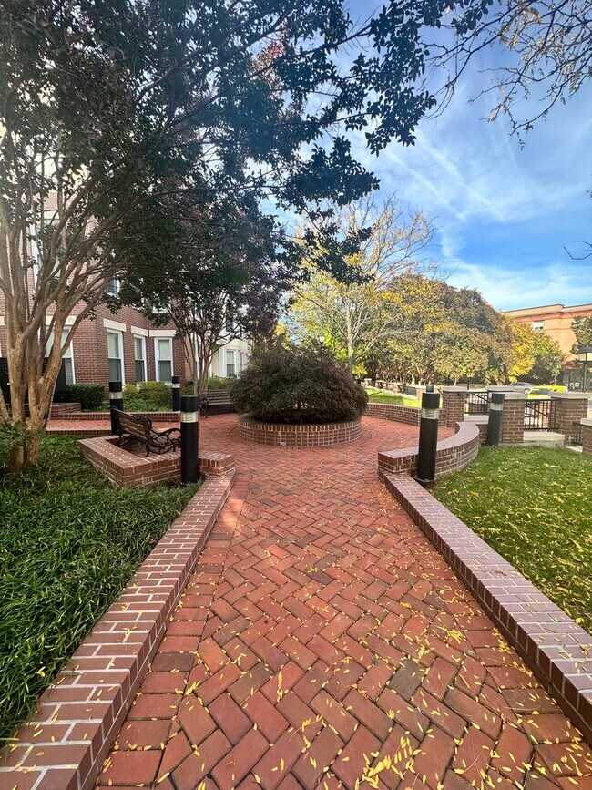 Photo - 910 Powhatan St Unit 105N