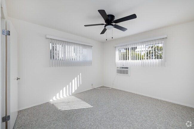 2BR, 2BA - 1,050SF - Second Bedroom - 220 S Doheny Dr