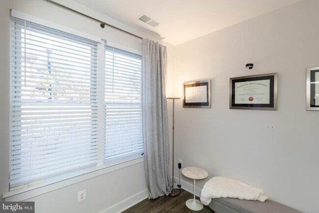 Photo - 935 Sycamore Dr SE