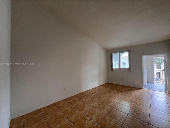 Photo - 2728 SE 17th Ave Unit 203