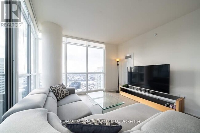 Photo - 30 Roehampton Ave Unit PH01