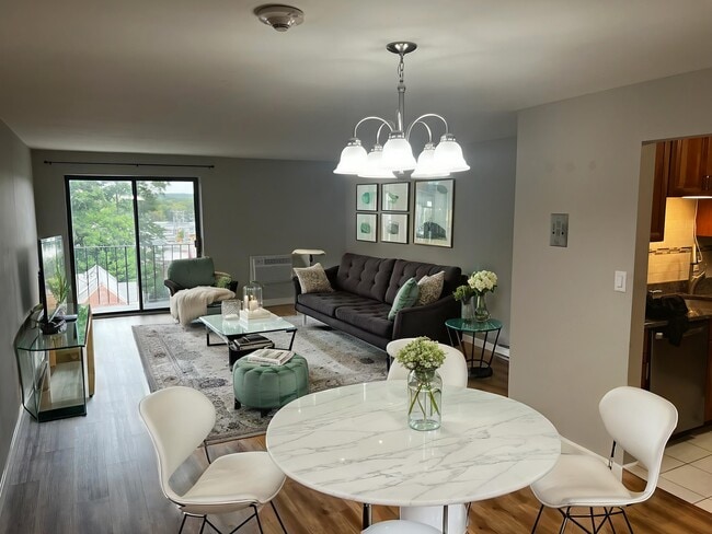 Building Photo - 1321 Worcester Rd Unit 503