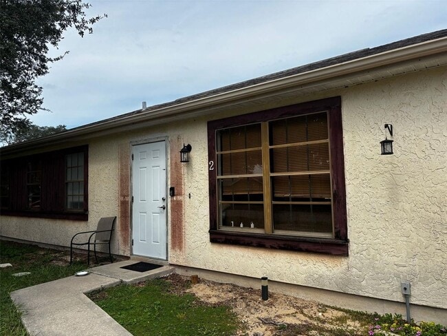 Building Photo - 2/2 Home in Silver Springs Shores Lake Joy...