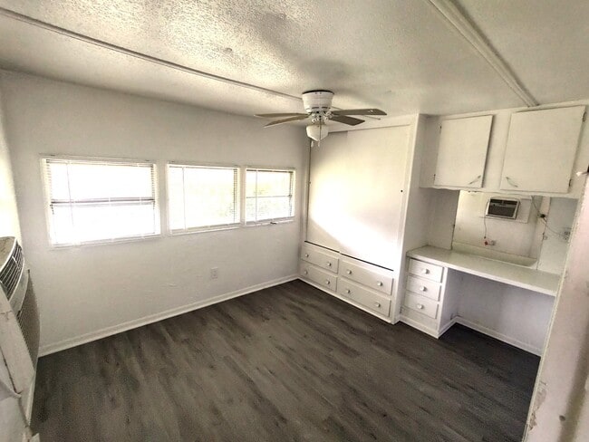 Photo - 900 9th Ave E