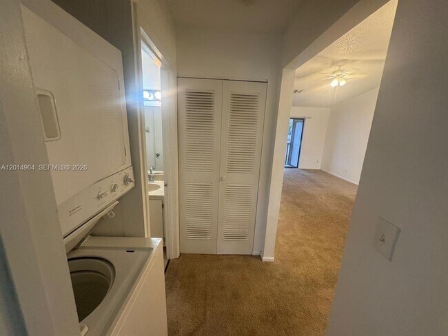 Photo - 142 NW 60th Ave Unidad #62