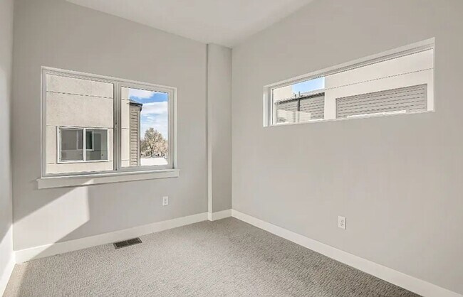 Photo - Newer Build 2 Bed 2.5 Bath Townhome for Rent!