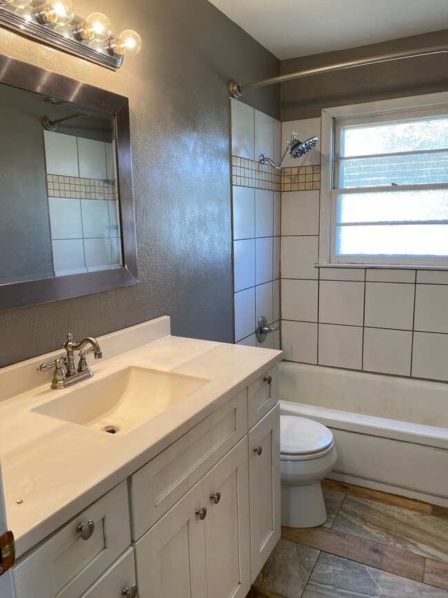 Photo - 3 Bedroom House in Located in Southern Gates!