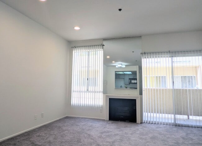 Building Photo - 19350 Sherman Way Unit 125 Rental