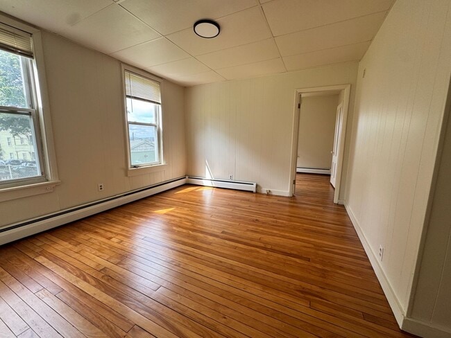 Building Photo - 12 Normal St Unit B