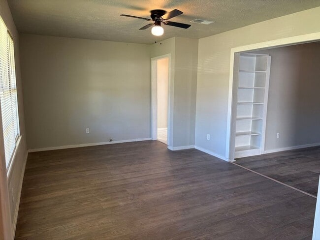 Photo - 2005 Glasshouse St