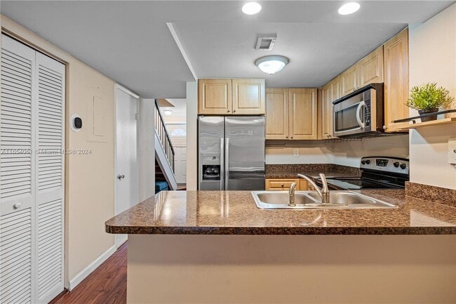 Photo - 1927 SW 107th Ave