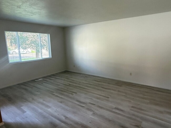 Building Photo - 2583 N 550 E Unit 2587 N 550 E