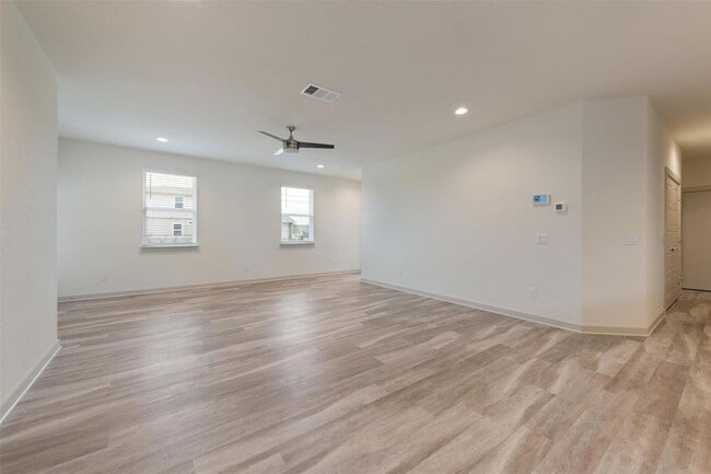 Photo - 220 Deserti Rd