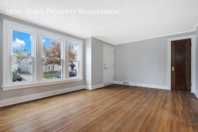 Photo - 233 St Lawrence Ave Unit Apt. 1