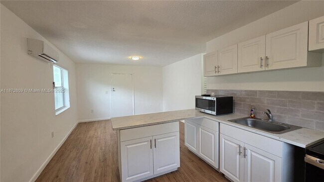 Photo - 641 NW 2nd St Unidad 6