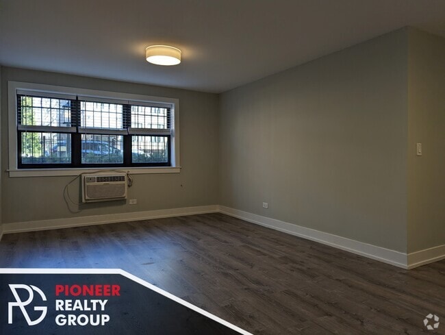 Building Photo - 456 W Barry Ave Rental