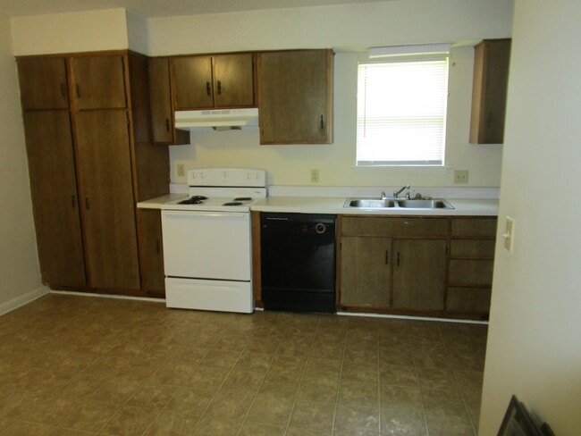 Photo - 251 Rast St