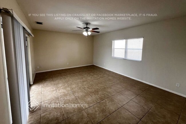 Photo - 832 SE Thornhill Dr