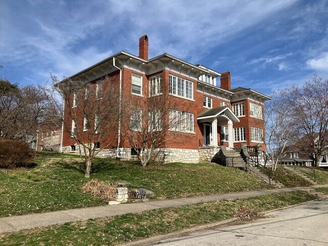 Building Photo - 903 Crosshill Dr